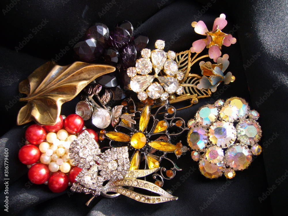 Vintage 2025 jewelry brooches