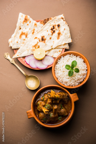 Hyderabadi Mutton Paya, Nehari, nazari or Nihari Masala. served with Naan and rice. selective focus photo