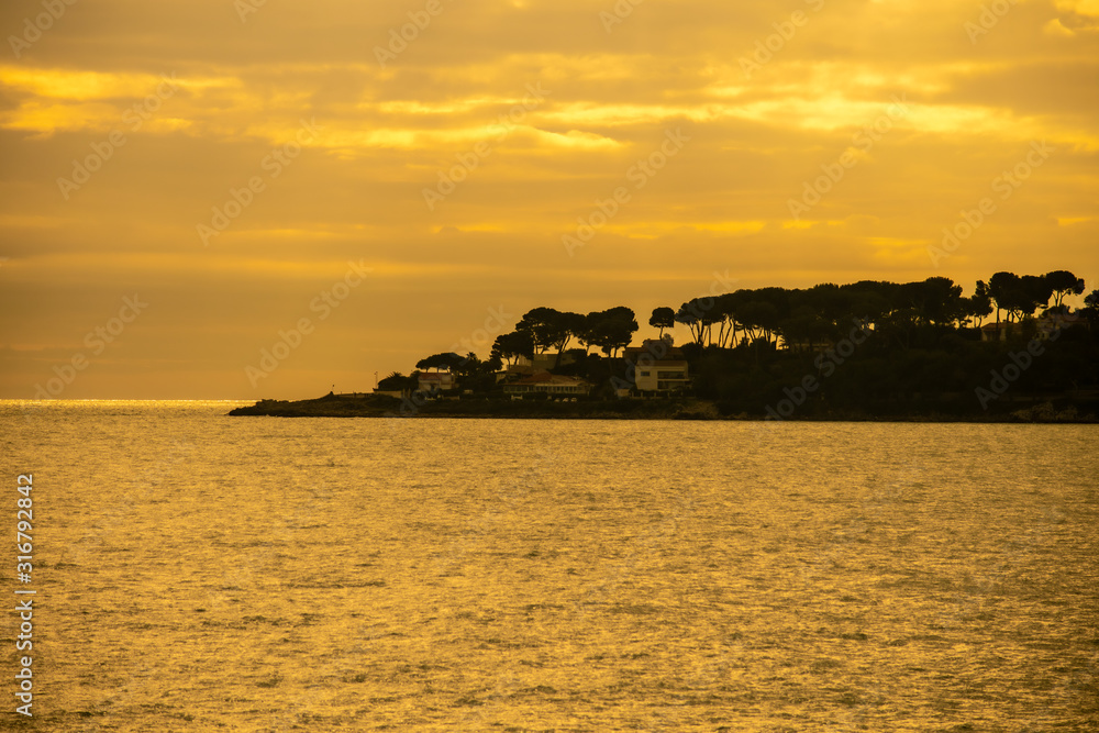 Naklejka premium sunset over sea