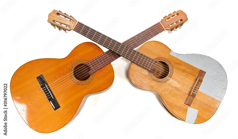 Obraz premium white background with crossed guitars