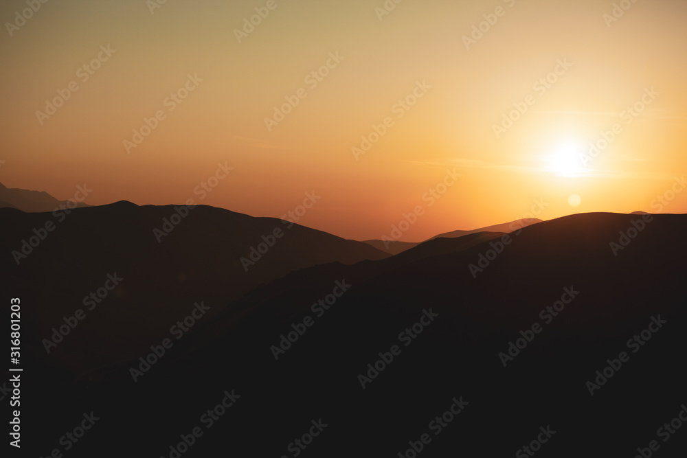 Obraz premium mountain with colorful sunset background