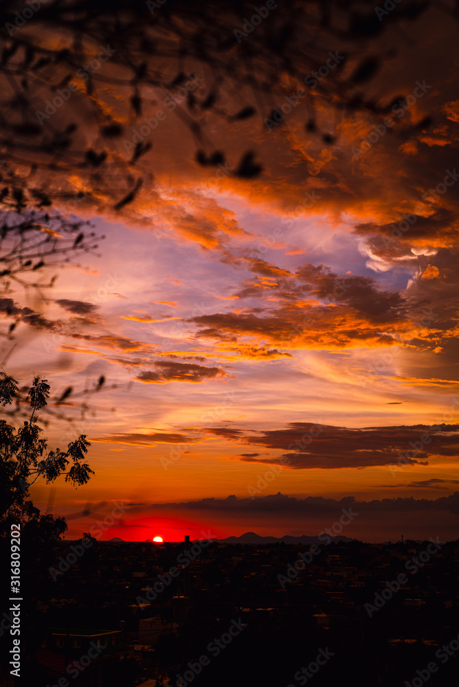 Obraz premium sunset over the city