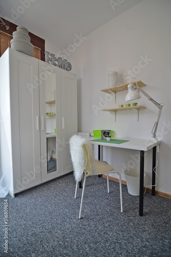 Obraz na płótnie A teenager's room with a study desk. w salonie