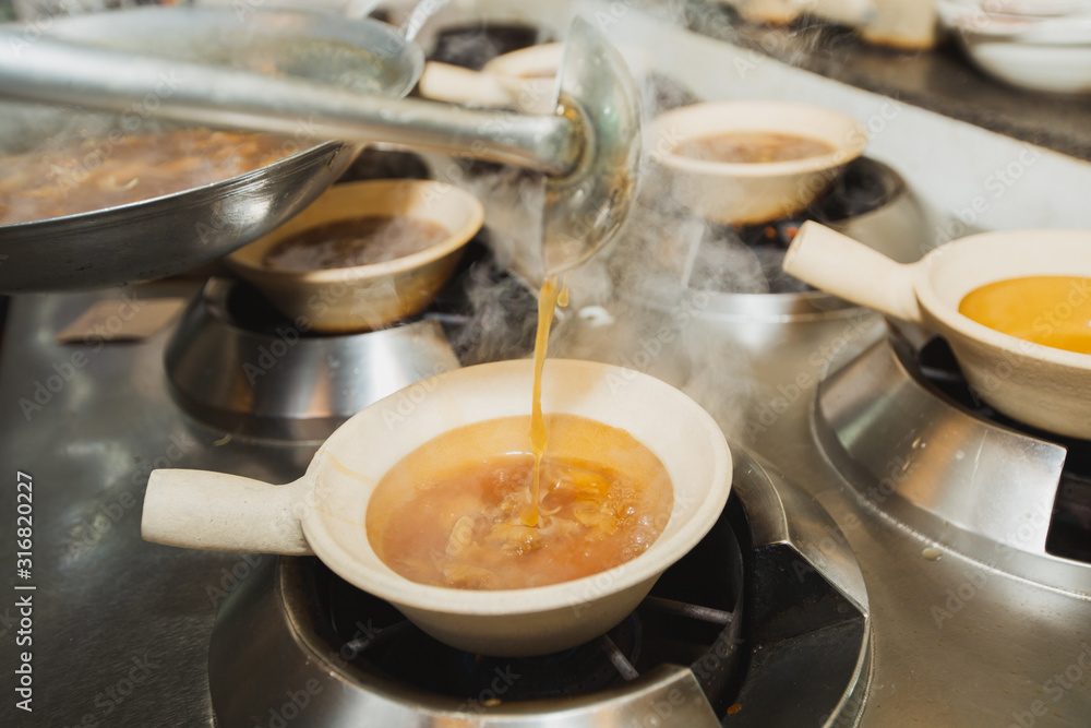 Boiling shark's fin soup Boiling shark's fin soup