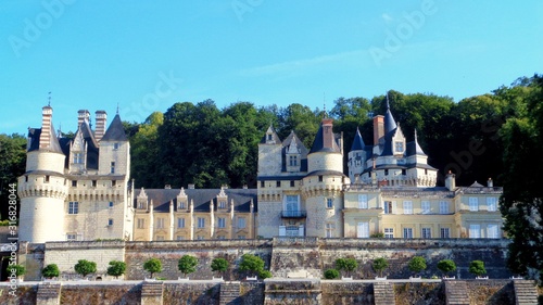 Les remparts et la façade du château d’Ussé photo