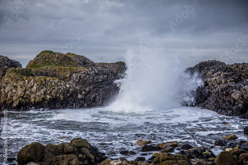 Obraz na płótnie Ballintoy Harbour w salonie