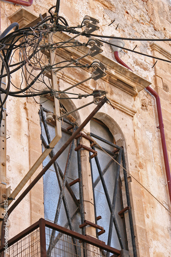 dangerous cables in Crete