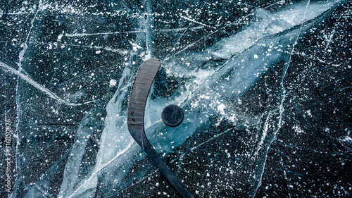 Canvastavla Details close up hockey puck on a frozen pond