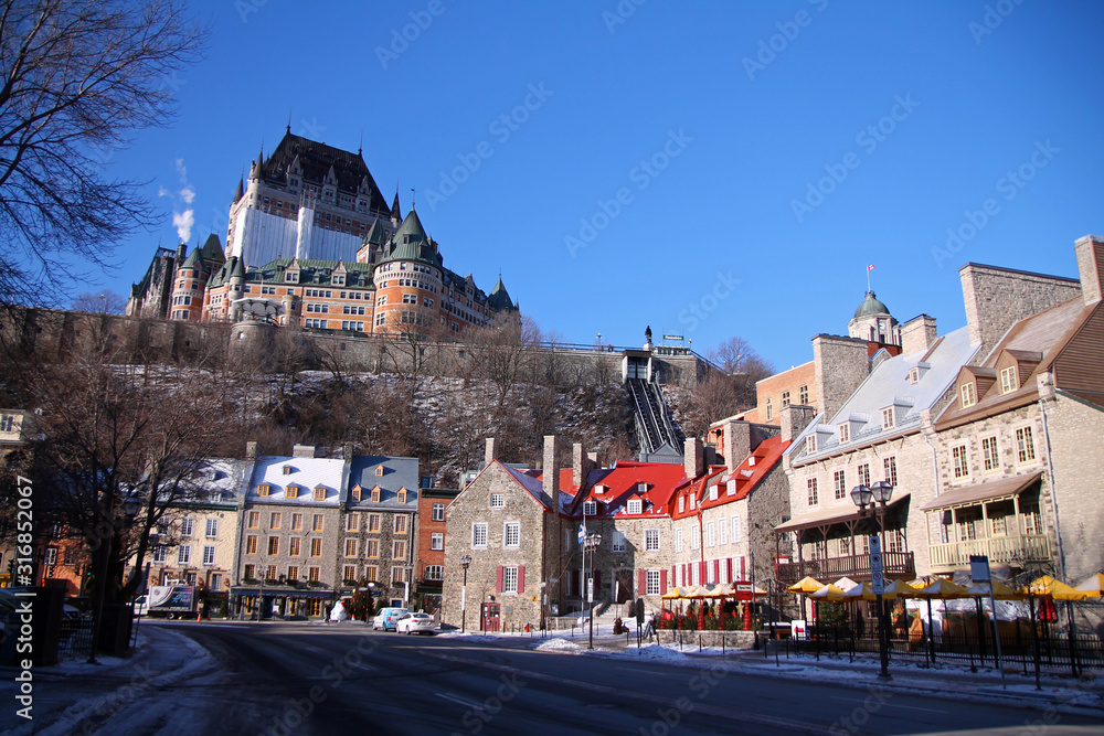 Naklejka premium The Quebec castle from the lower Vieux Quebec