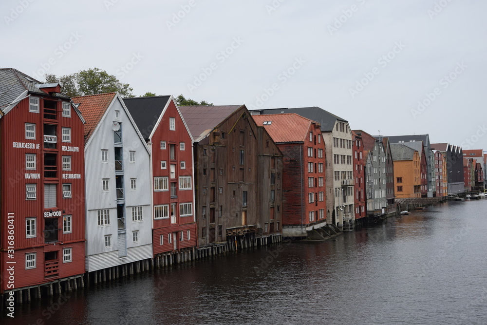 Häuser an der Nidelva in Trondheim