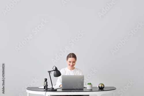 Young woman working in offi...