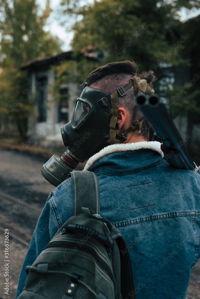 woman with punk style, with gas mask, backpack and double barrel shotgun. post-apocalyptic, military and airsoft war games concept. woman with punk style, with gas mask, backpack and double barrel shotgun. post-apocalyptic, military and airsoft war games concept.
