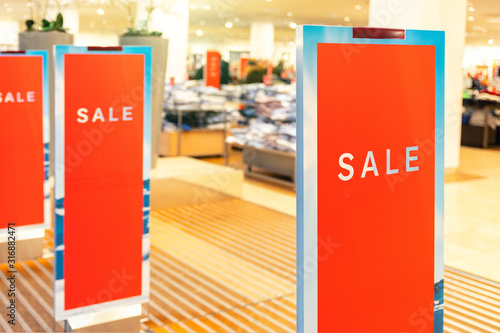 Obraz na płótnie Red bright sale word banner on anti-thieft gate sensor at retail shopping mall entrance