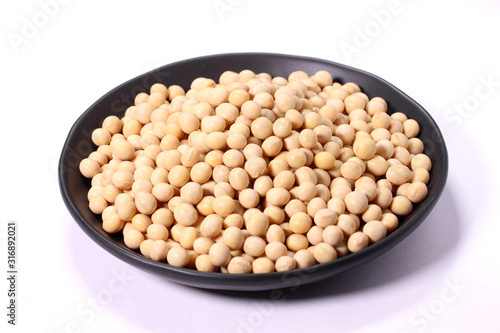 皿に盛った大豆