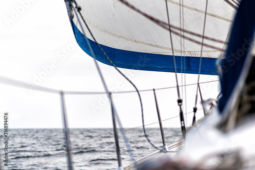Tableau sur toile Segelyacht auf dem Meer