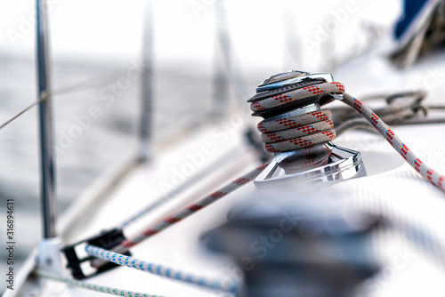 Tableau sur toile Winsch auf einer Segelyacht