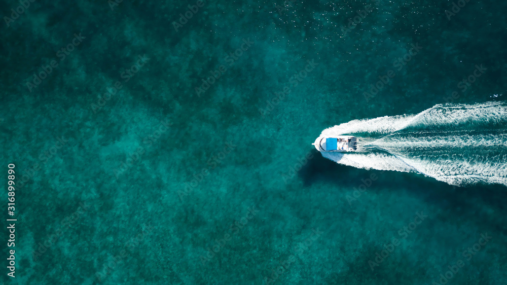 Aerial photography of a boat in the caribbean sea - obrazy, fototapety, plakaty 