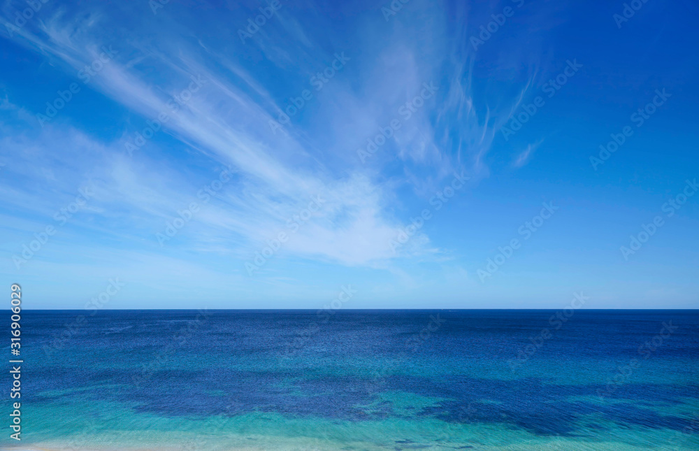 Fototapeta premium open ocean with blue sky