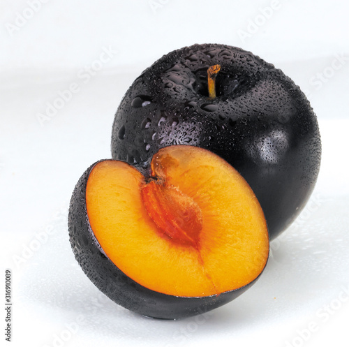fruit, food, isolated, apricot, ripe, fresh, white, orange, healthy, peach, yellow, plum, sweet, diet, vegetarian, juicy, dessert, organic, closeup, cut, summer, half, red, freshness, vitamin