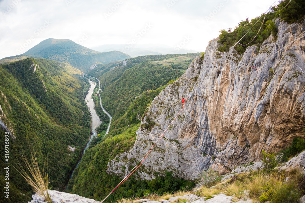 Obraz premium Highline in the mountains.