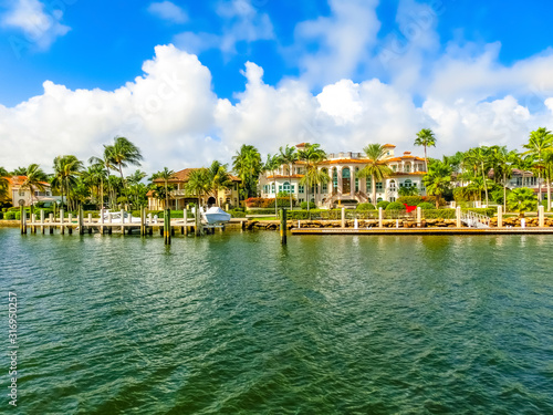 Luxury mansion in exclusive part of Fort Lauderdale