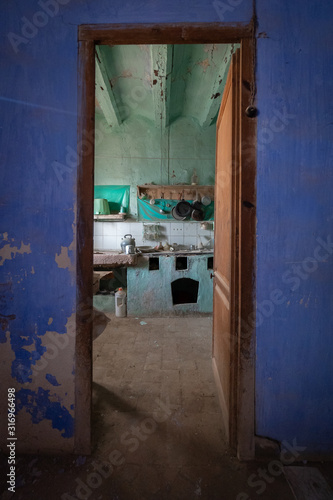 old abandoned house © Jaume