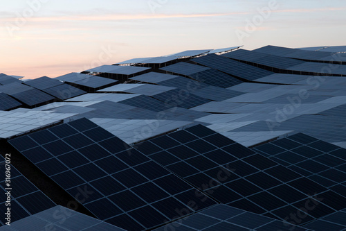 Wallpaper Mural Field of solar panels Torontodigital.ca