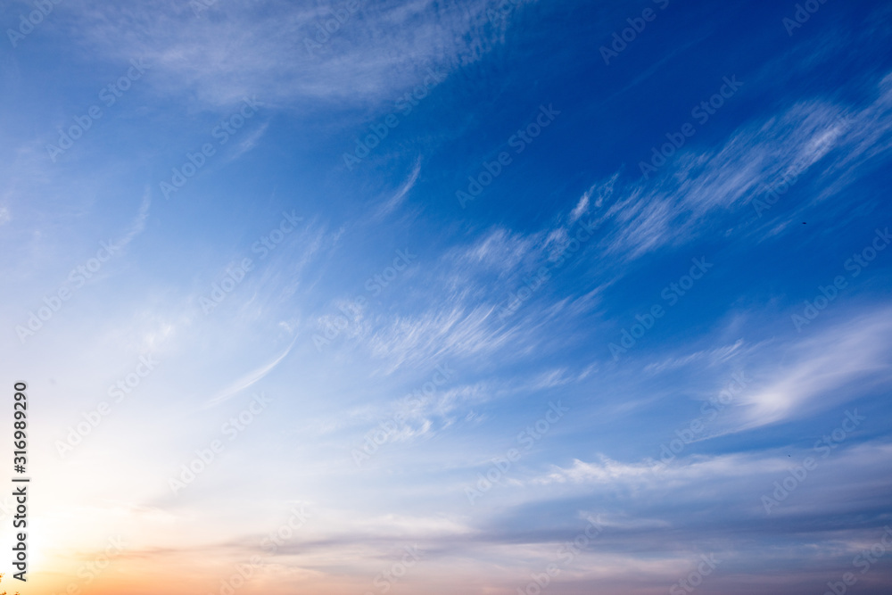 空 空