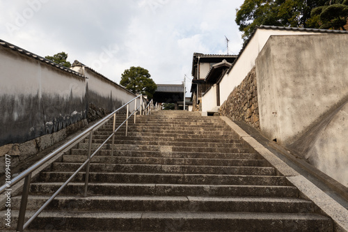 Fototapeta Naklejka Na Ścianę i Meble -  観龍寺への階段