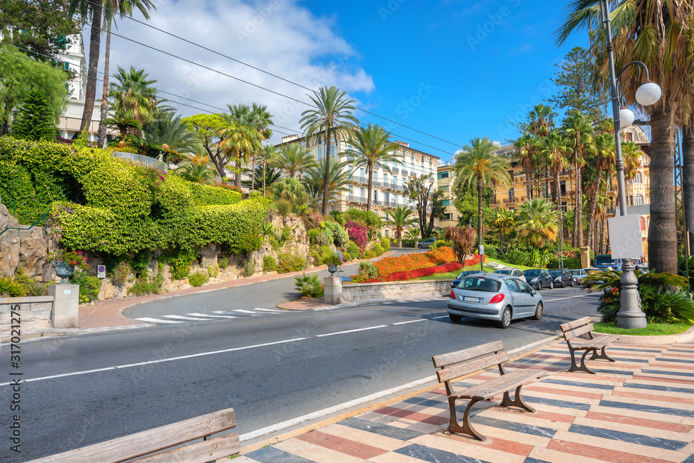 Obraz premium Colorful coastal street and road in San Remo. Liguria, Italia