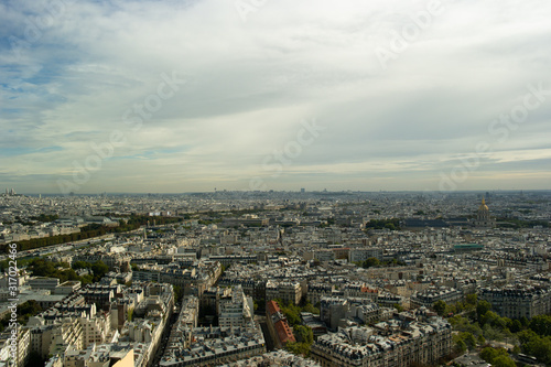 Paris above view © Leonardo Araújo