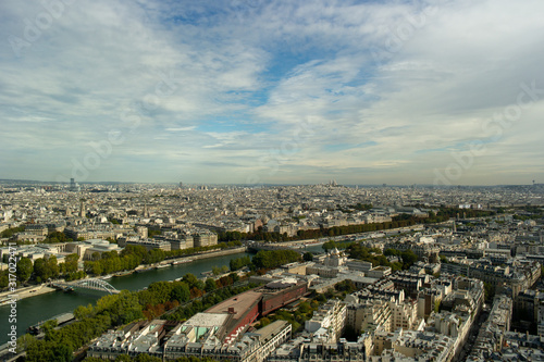 Paris and Seine from above © Leonardo Araújo