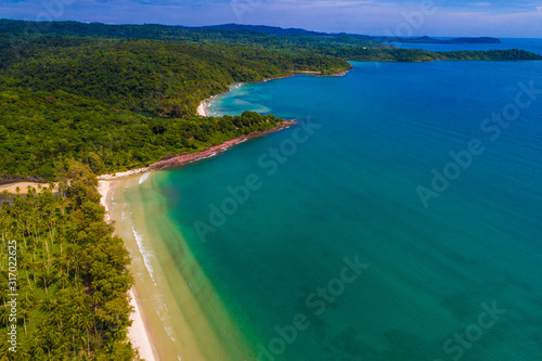 Fototapeta Naklejka Na Ścianę i Meble -  Tropical sea island white sand beach turquoise water