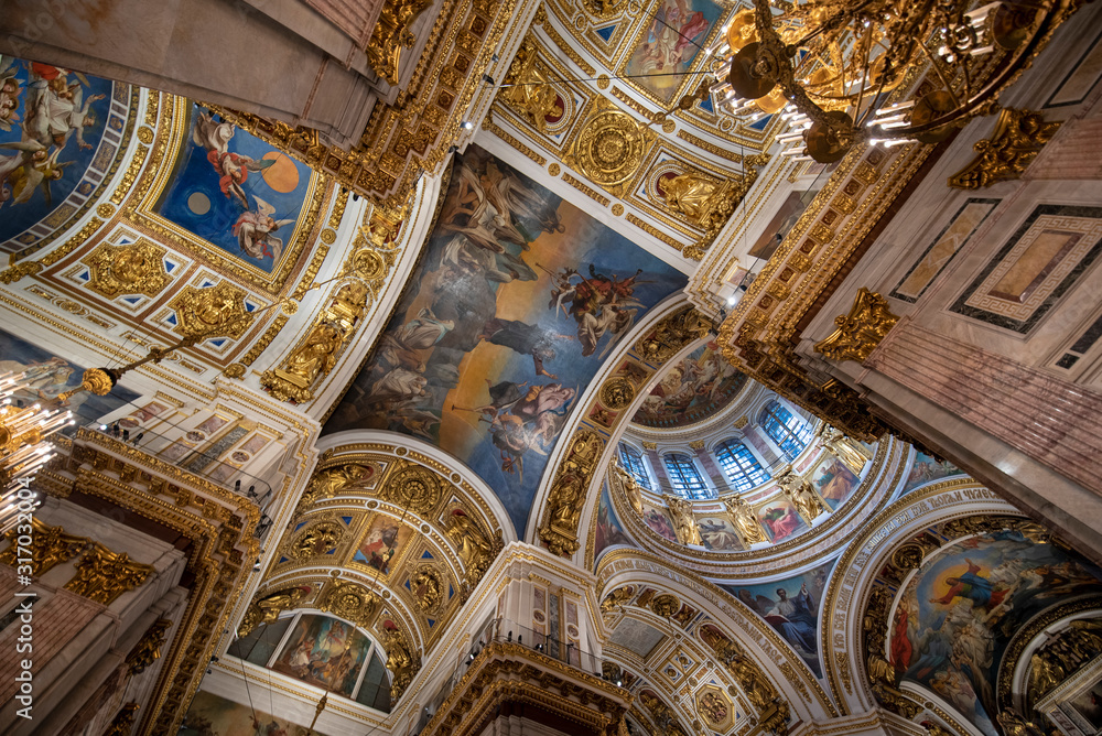 Φωτογραφία Saint Petersburg, Russia - Inside interior of Saint Isaac's Cathedral or Isaakievskiy Sobor is the largest Russian Orthodox church (sobor)