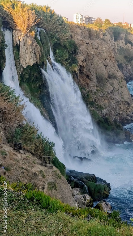 Obraz premium waterfall in mountains