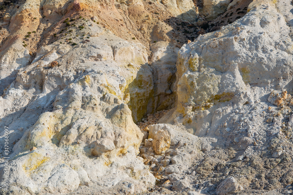 Vulkankrater Stefanos im Lakki-Tal von der Insel Nisyros Griechenland Vulkankrater Stefanos im Lakki-Tal von der Insel Nisyros Griechenland