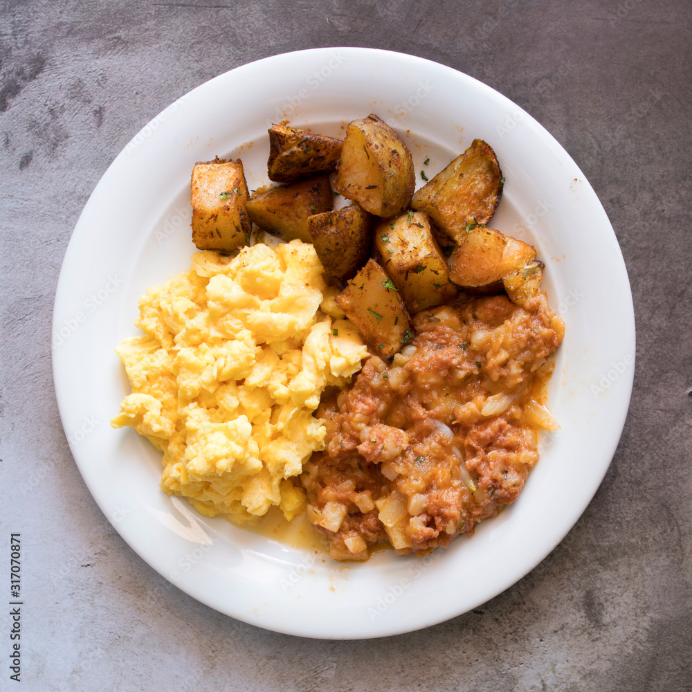 Scrambled Eggs with Corn beef Hash Scrambled Eggs with Corn beef Hash