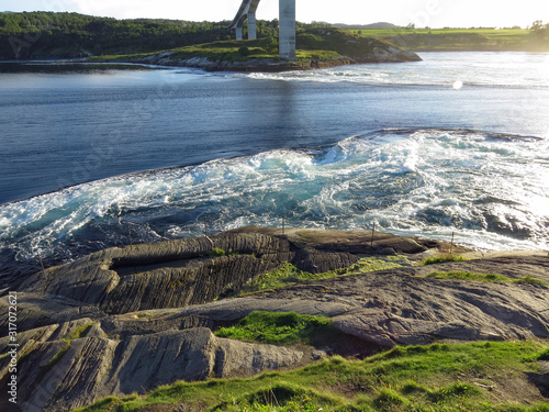 Fototapet Mighty whirlpools of the strongest tidal current of the world: Saltstraumen in a