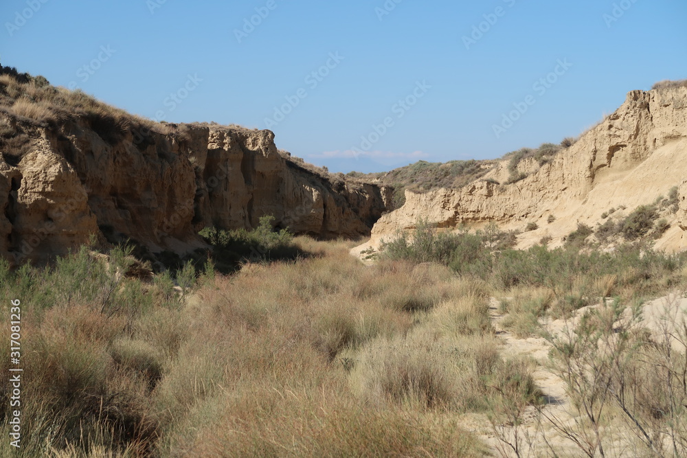Fototapeta premium Trockenes Tal, Halbwüste, Bardenas Reales, Spanien