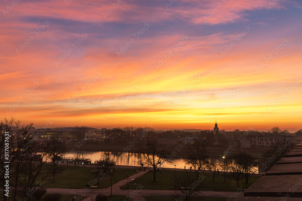 Obraz premium Scenic view of the Vistula river and the city at sunset, Krakow, Poland.