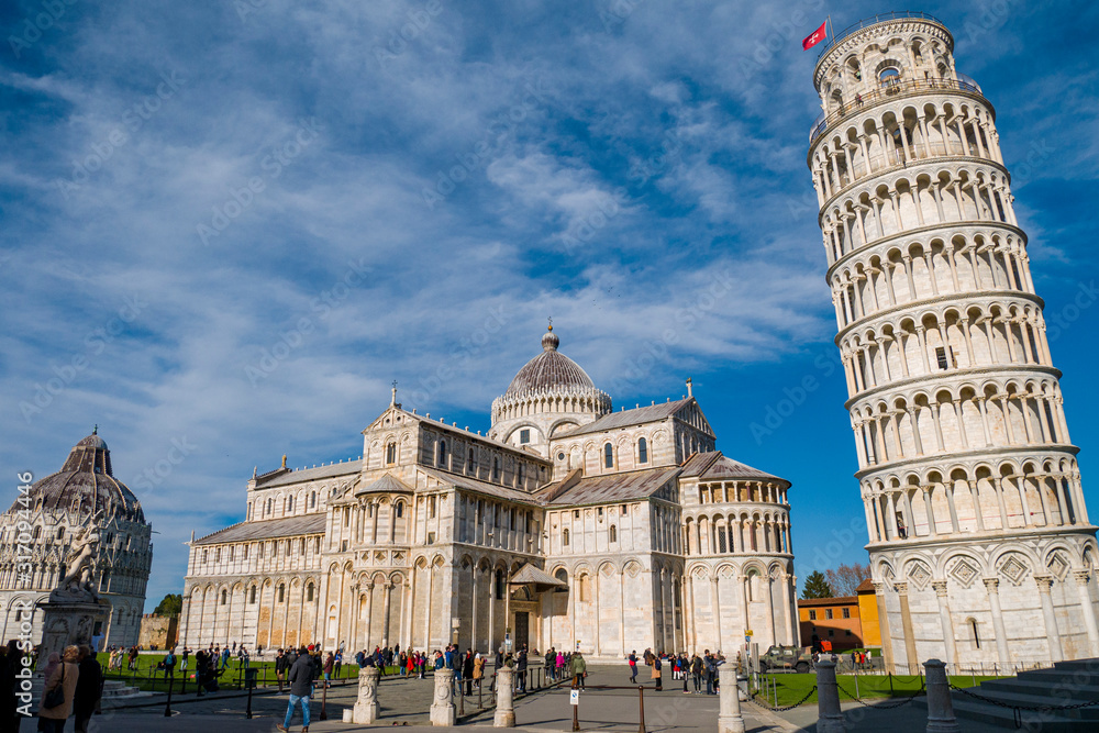 The Leaning Tower of Pisa is the bell tower of the duomo of the Tuscan city of the same name, so known for its steep slope.