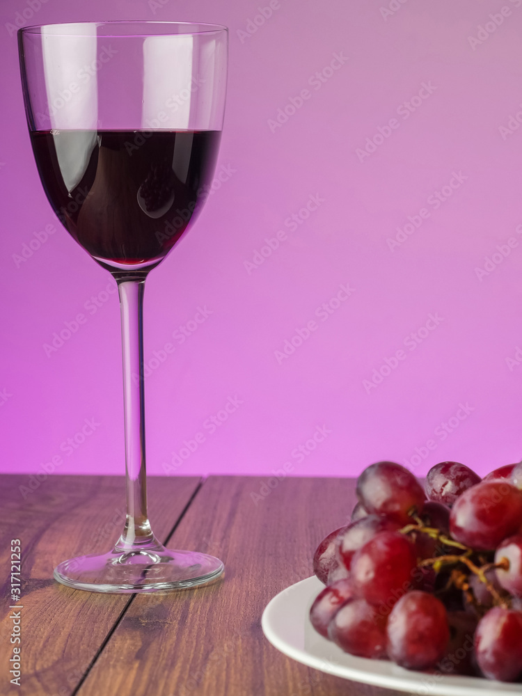 One glass of red wine and fresh juicy grapes, Purple background, Alcohol  product. Still life. Selective focus. foto de Stock | Adobe Stock