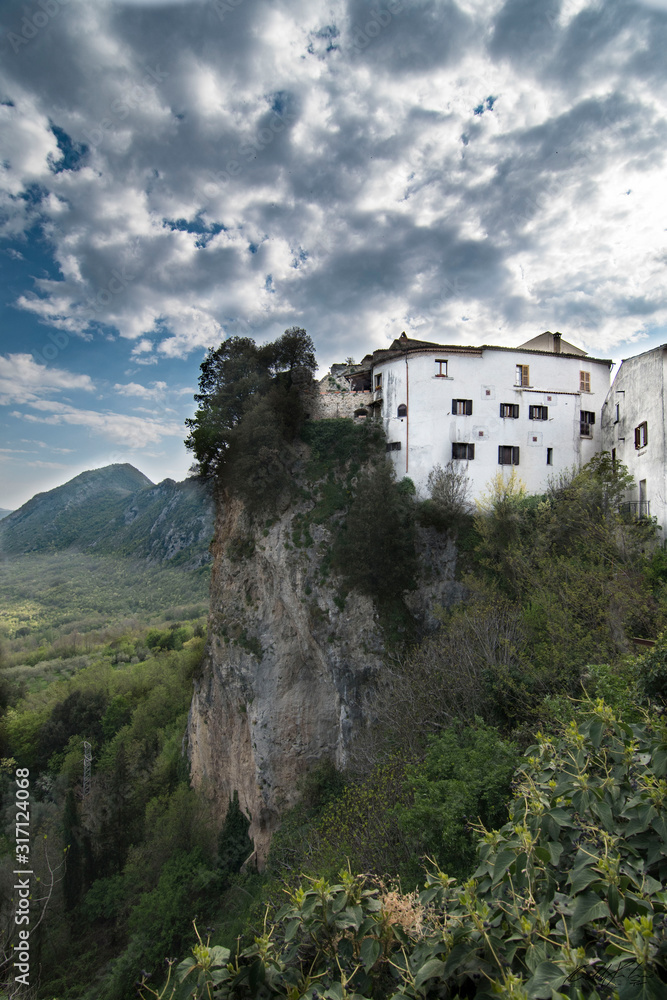 Rocce Castel San Vincenzo