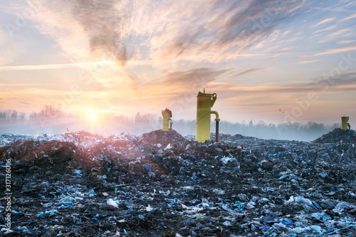 Obraz na płótnie Gas production from waste w salonie