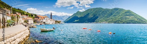 Obraz na płótnie Historic town of Perast at Bay of Kotor in summer, Montenegro w salonie