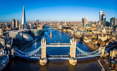 Fotobehang Tower Bridge Tower Bridge in zonnige ochtend  © Alexey Fedorenko