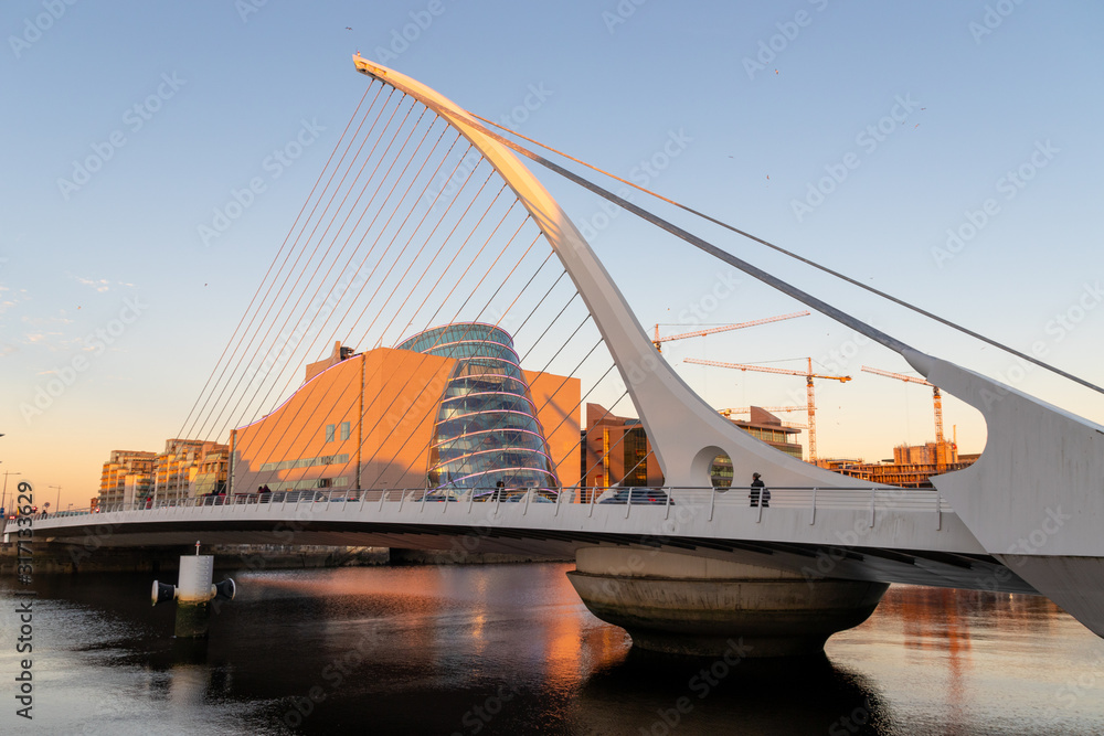 Samuel Beckett Bridge, Dublin - obrazy, fototapety, plakaty 