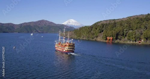 Lake Ashinoko with Mount Fuji behind, Fuji-Hakone-Izu National Park, Hakone, Shizuoka, Honshu, Japan