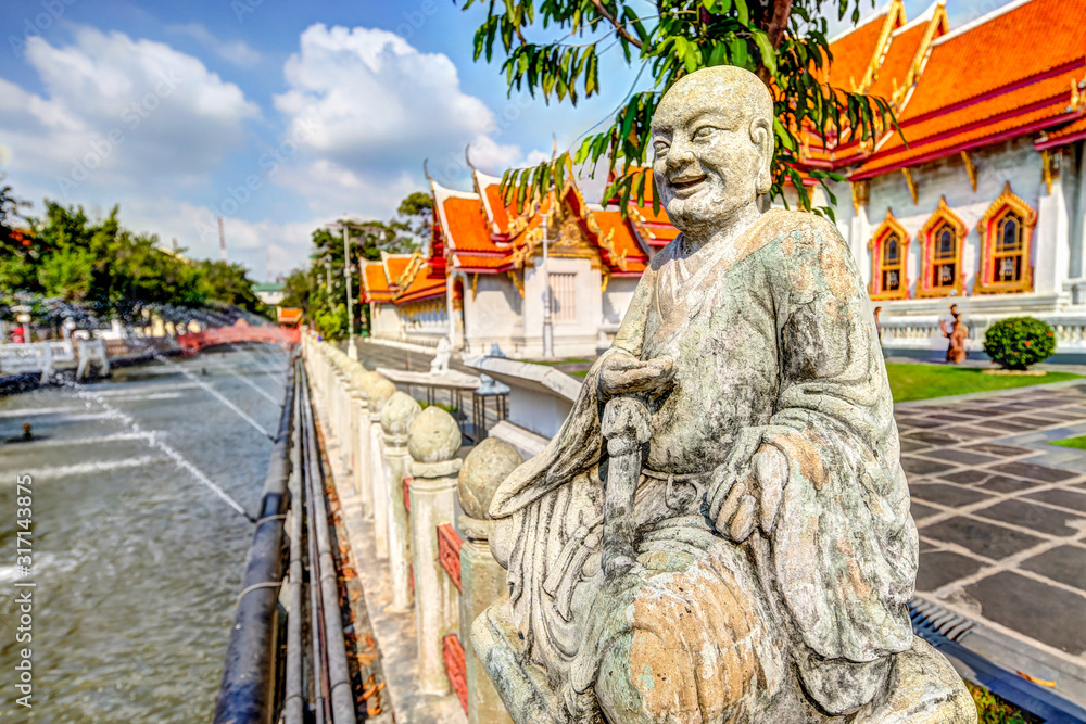 Obraz premium The Marble Temple Wat Benchamabopit Dusitvanaram in Bangkok, Thailand
