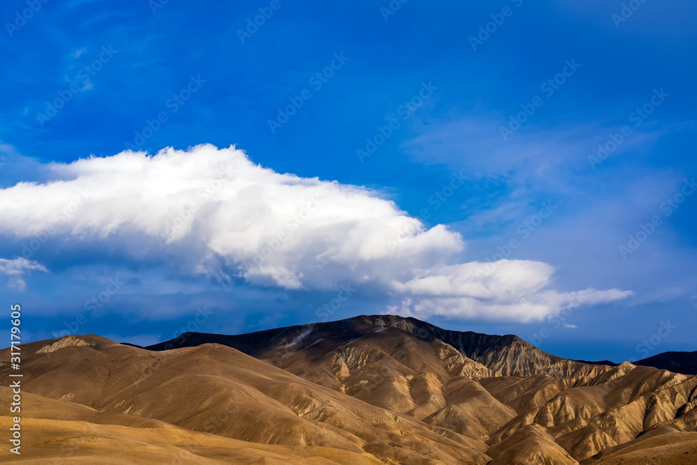 Beautiful cloud over a mountain range Beautiful cloud over a mountain range